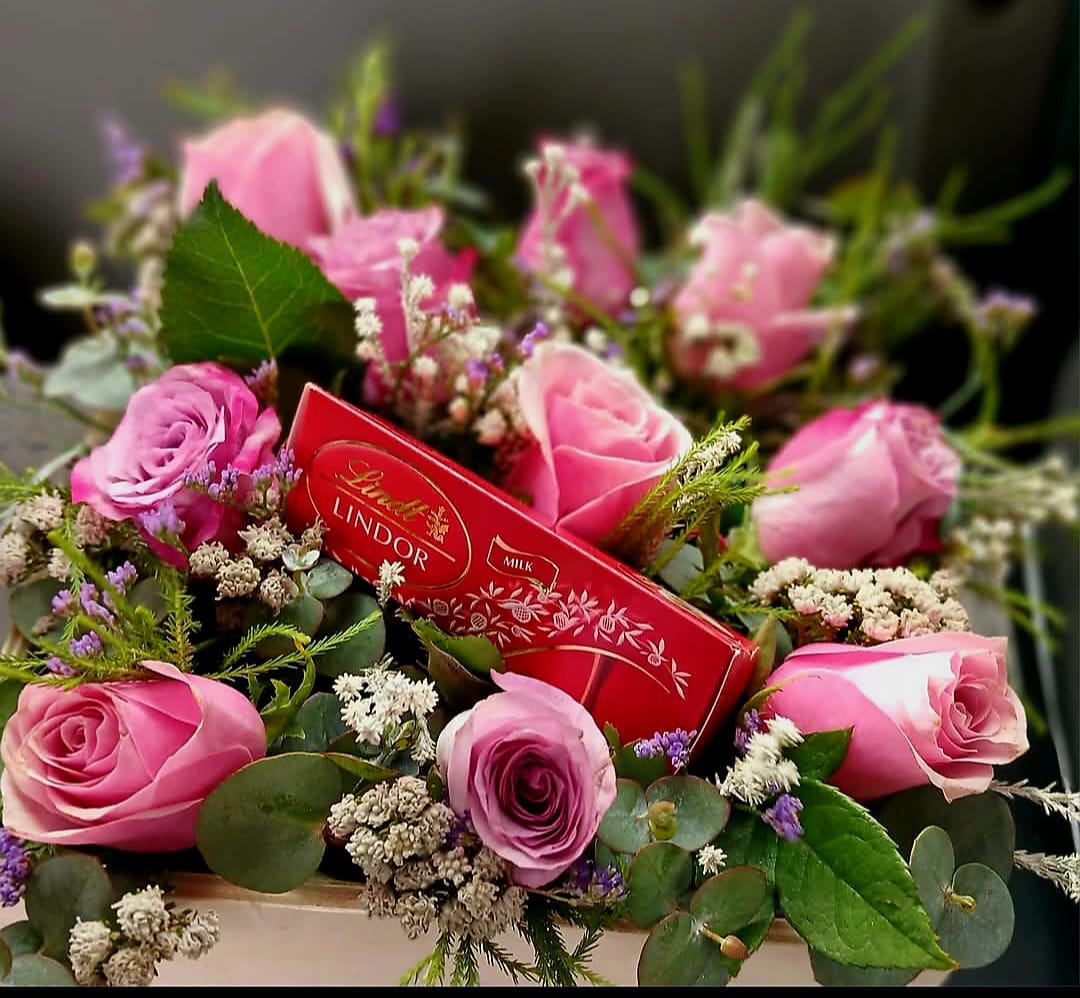 Trendy Rose Box with Lindt truffles